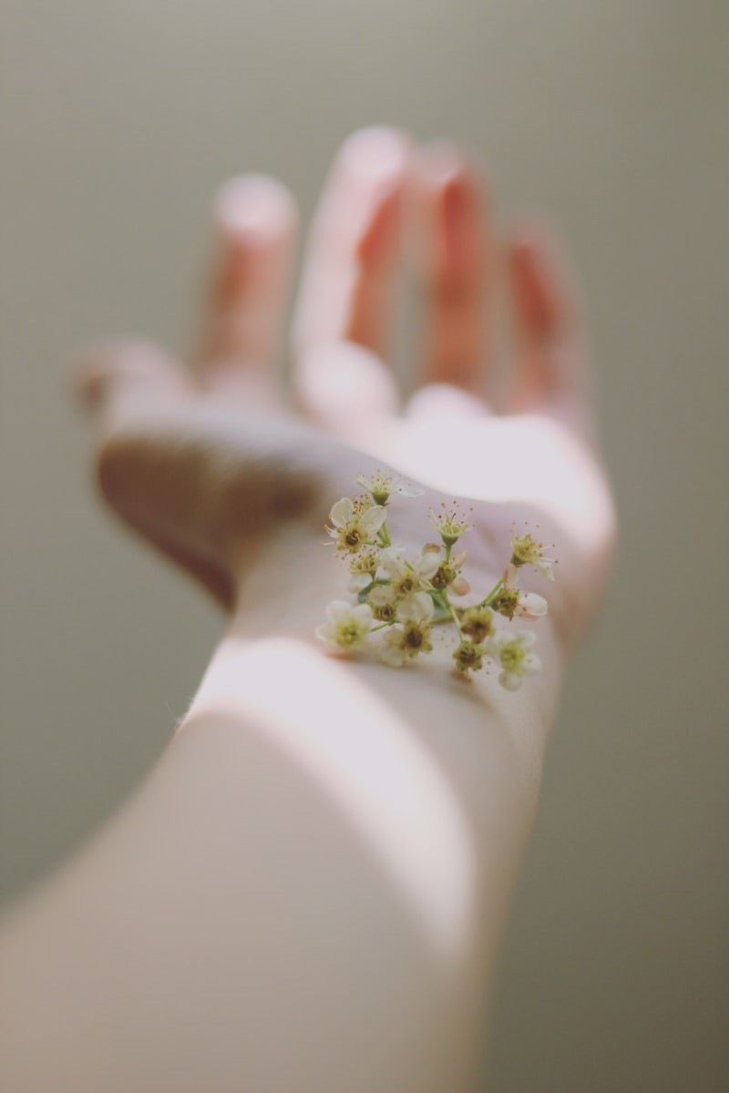 Help heal skin conditions with white light<br>hypnosis MP3 eczema, psoriasis, acne, hives, allergies